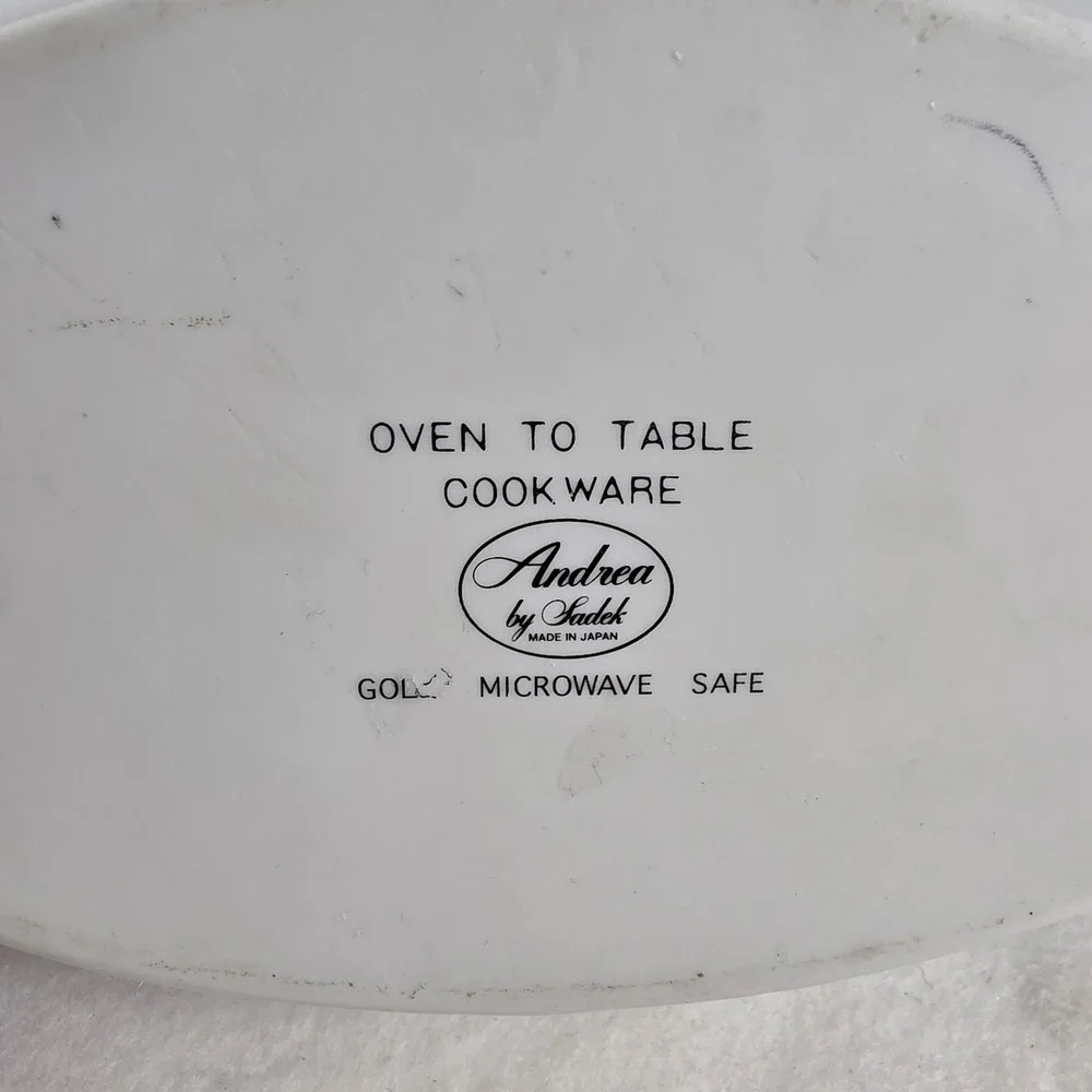 Andrea by Sadek White Gold‎ Trim Oval Covered Casserole Dish Oven to Table Japan